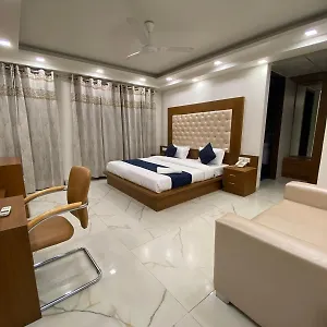 Hotel Leaf 9 Boutique, Near Golf Course Road And Galleria Market, Gurgaon
