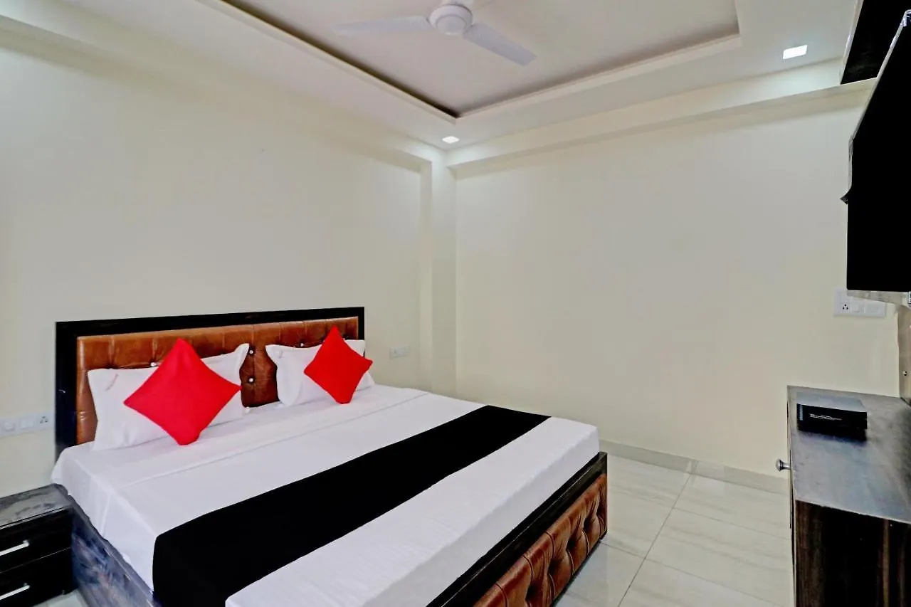 Capital O Welcome Inn Stay Near Appu Ghar Γκουργκάον 3*,  Ινδία