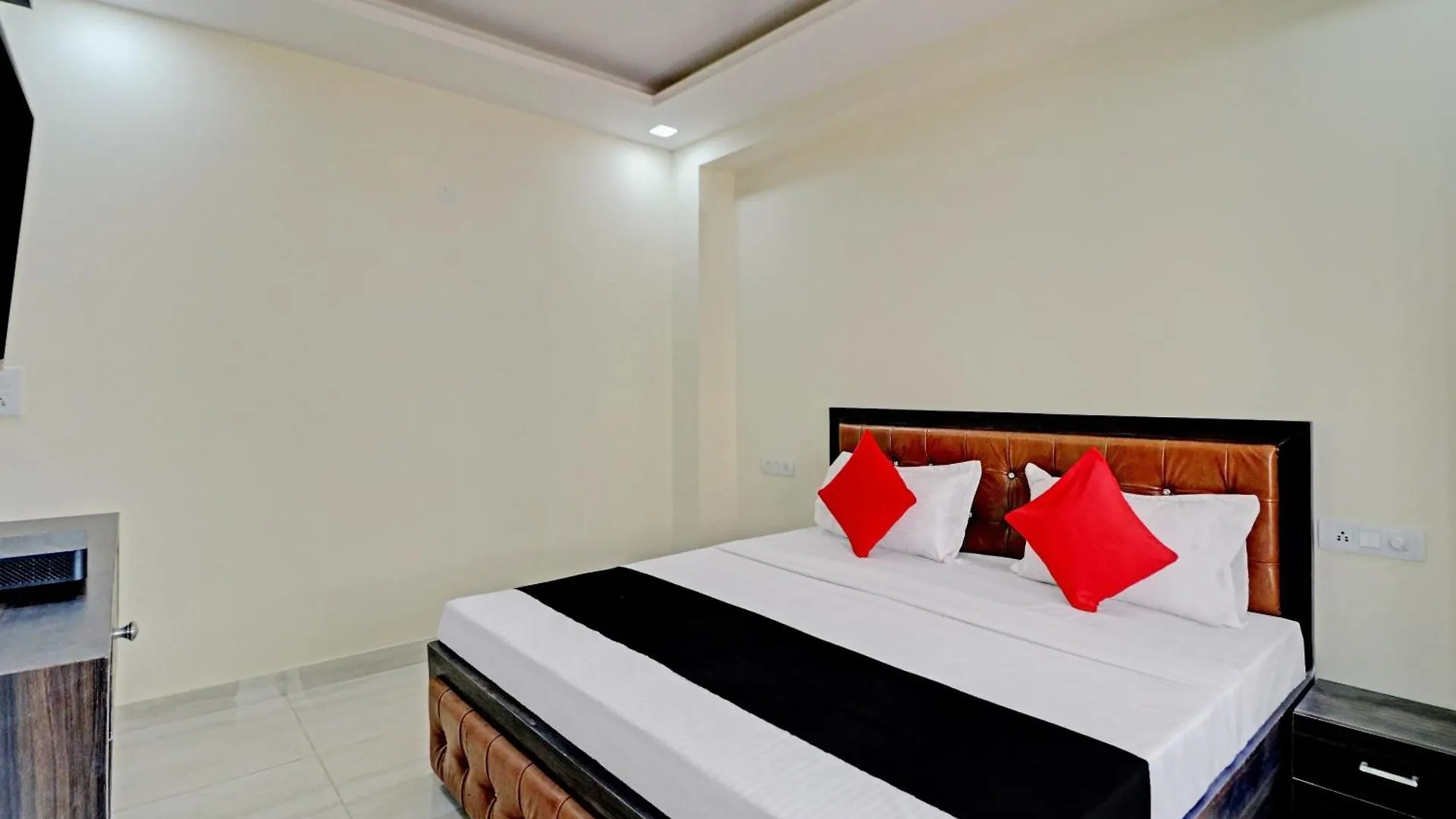 Capital O Welcome Inn Stay Near Appu Ghar Γκουργκάον