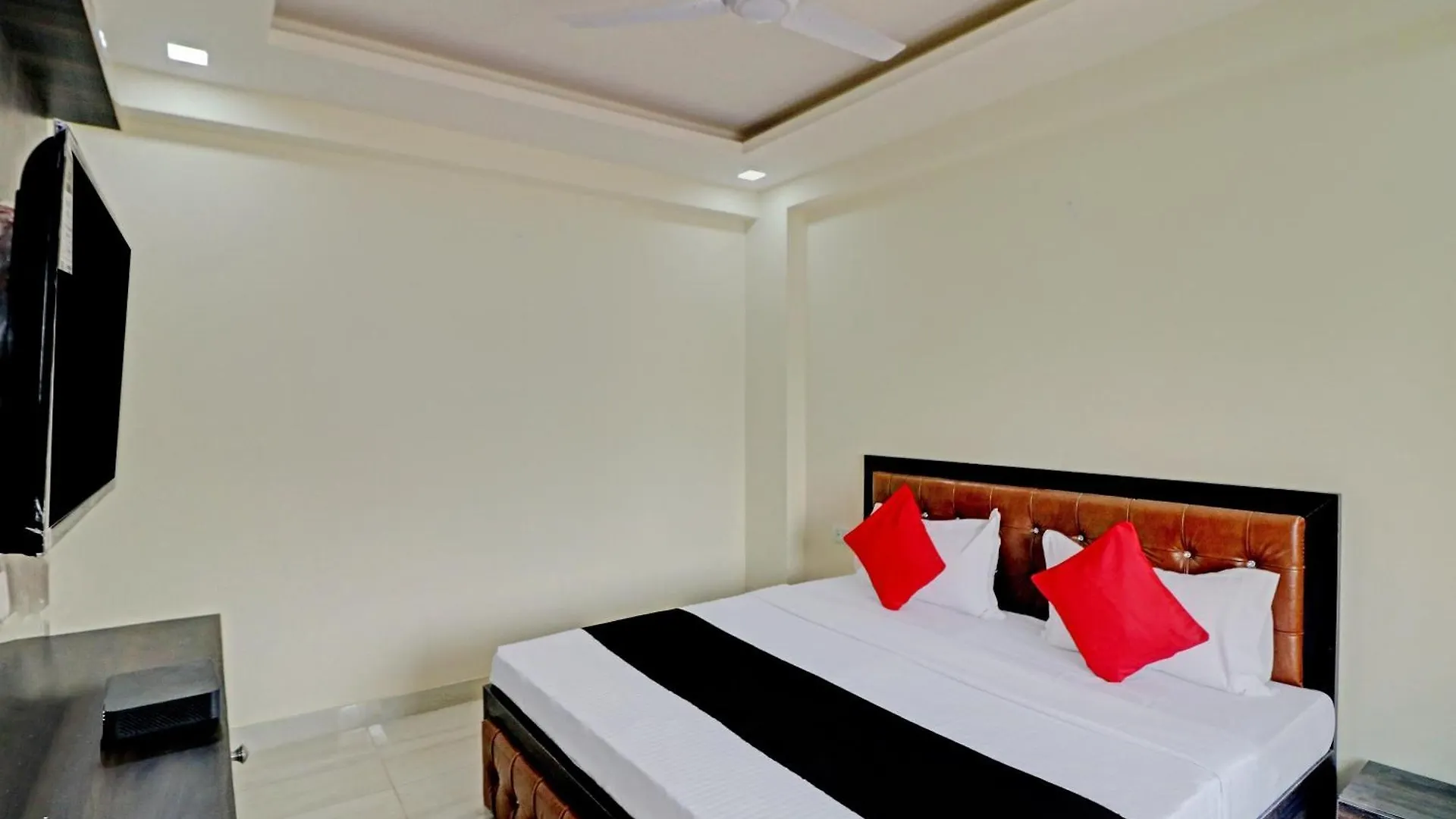 Capital O Welcome Inn Stay Near Appu Ghar Gurgaon 3*,